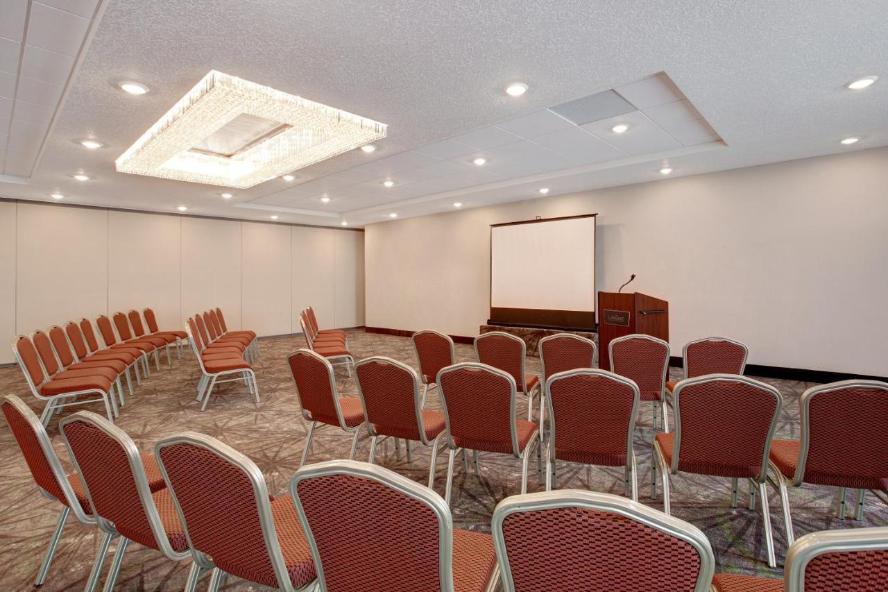 The Landing Hotel & Conference Centre St. Paul Dış mekan fotoğraf