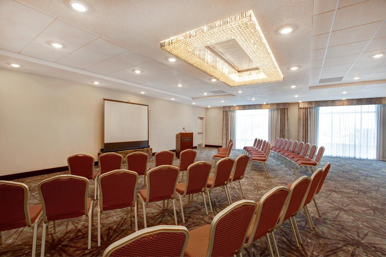The Landing Hotel & Conference Centre St. Paul Dış mekan fotoğraf