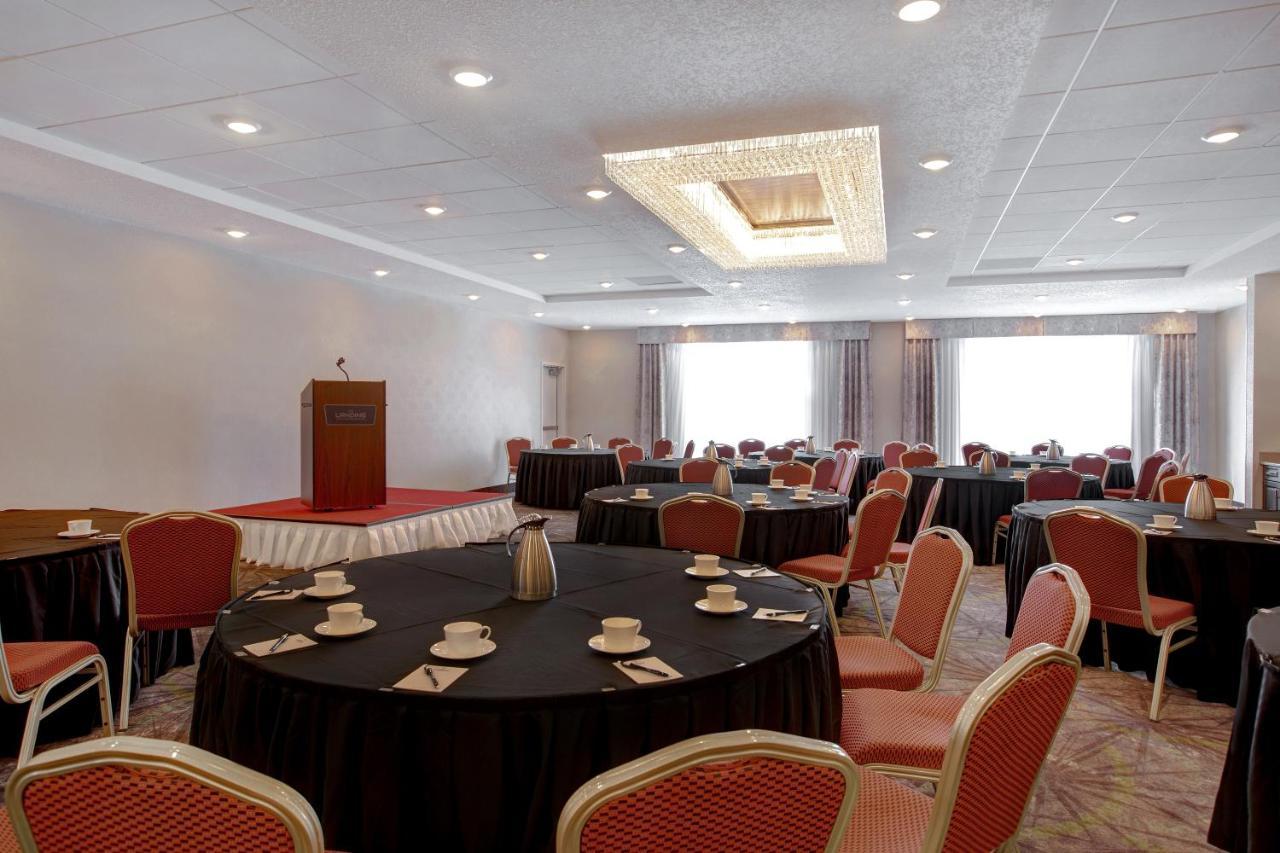 The Landing Hotel & Conference Centre St. Paul Dış mekan fotoğraf