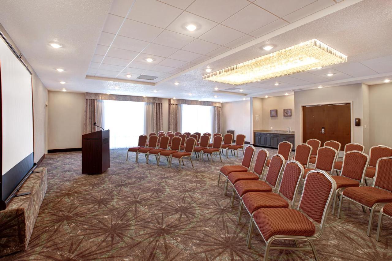 The Landing Hotel & Conference Centre St. Paul Dış mekan fotoğraf